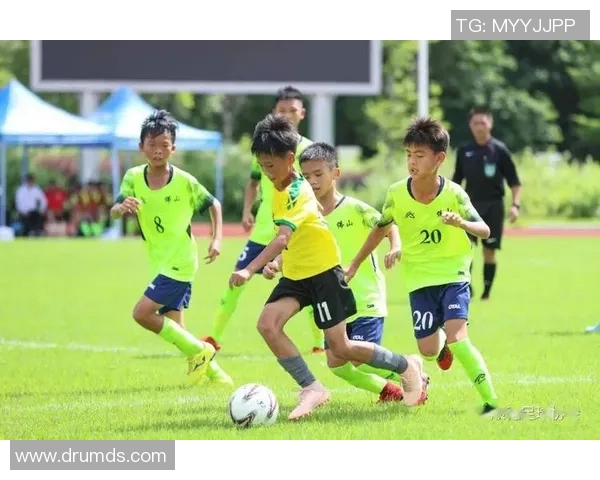 广州足球队在精英赛中的节奏表现分析与战术探讨 广州足球队在精英赛中的节奏表现分析与战术探讨