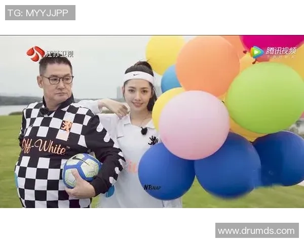 哪位足球明星在爱情中专情且与美丽女性相伴的浪漫故事揭秘